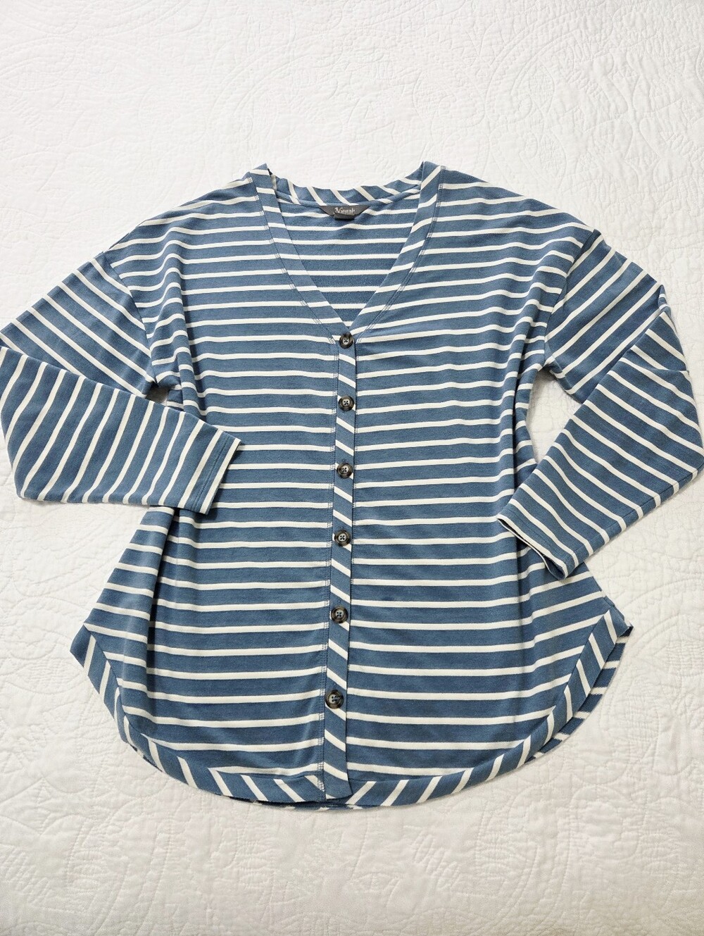 Natural Reflections Cardigan. - Picture 3 of 7